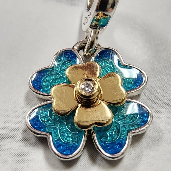 Pandora 2025 Four Leaf Clover Lab-Grown Diamond Dangle Charm - Picture 3 of 6